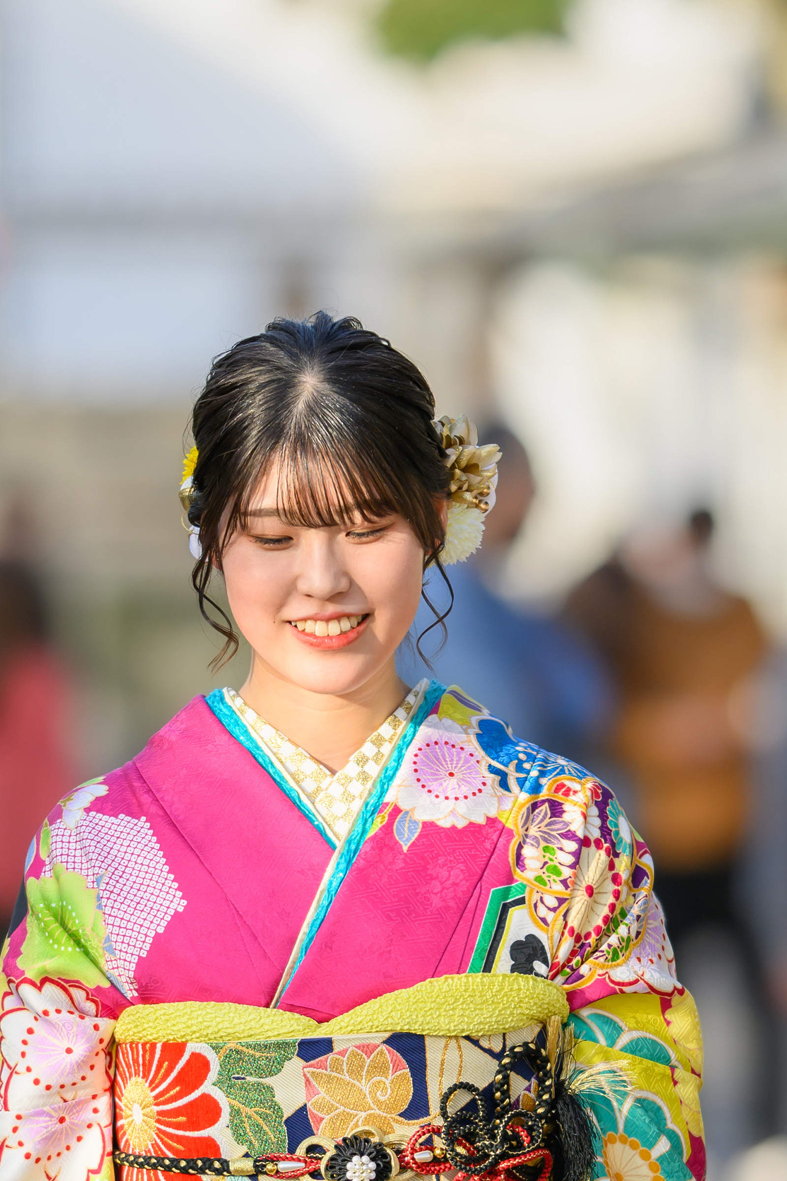 一生に一度の成人式の撮影。岡山県内の後楽園や美観地区など晴れ着に合ったシチュエーションで出張撮影します。ご希望のロケーションや2ロケーション以上などご要望に合った撮影を行います。