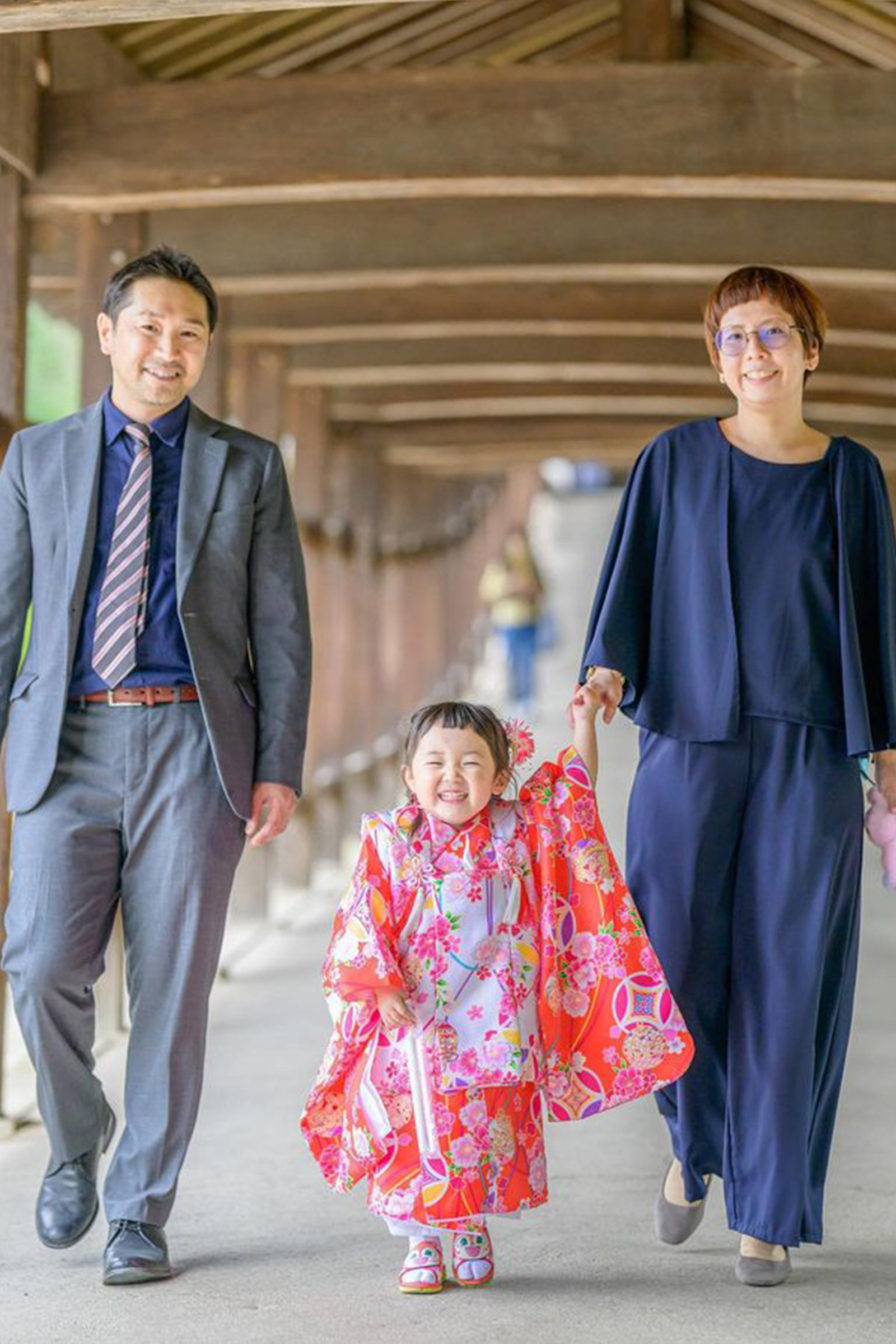 岡山県の吉備津神社での七五三撮影。ご希望に合ったロケーションで出張撮影します。